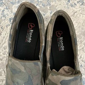 Blondo Camo sneakers